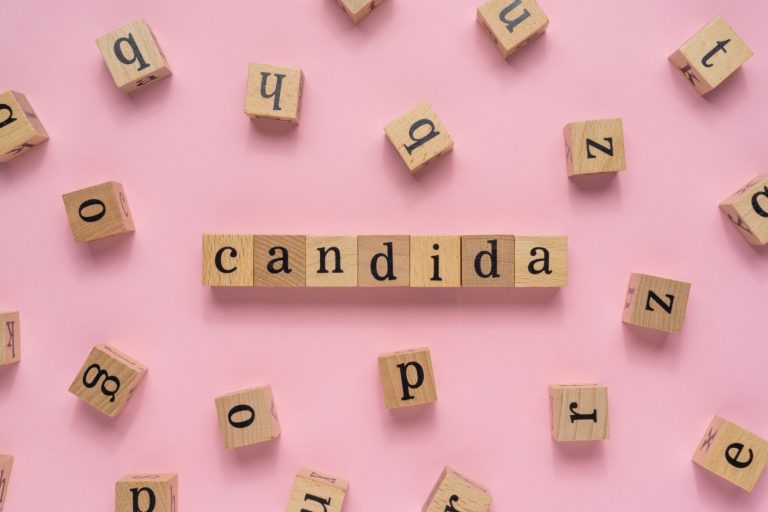 Comment reconnaître et soigner une mycose sur le pubis chez la femme ? Apyforme
