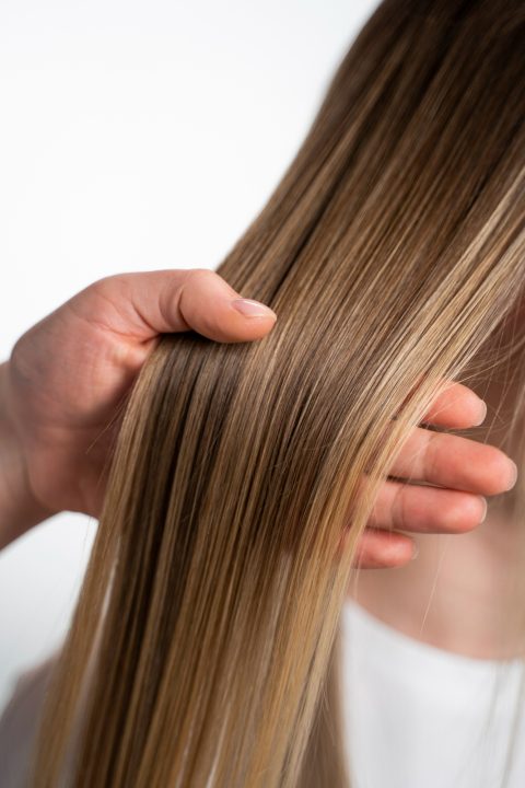De combien de centimètres les cheveux poussent chaque mois